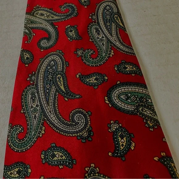 LANVIN Paris Tie 100%Silk Dark Red Background Green & Tan Paisley Made in Italy